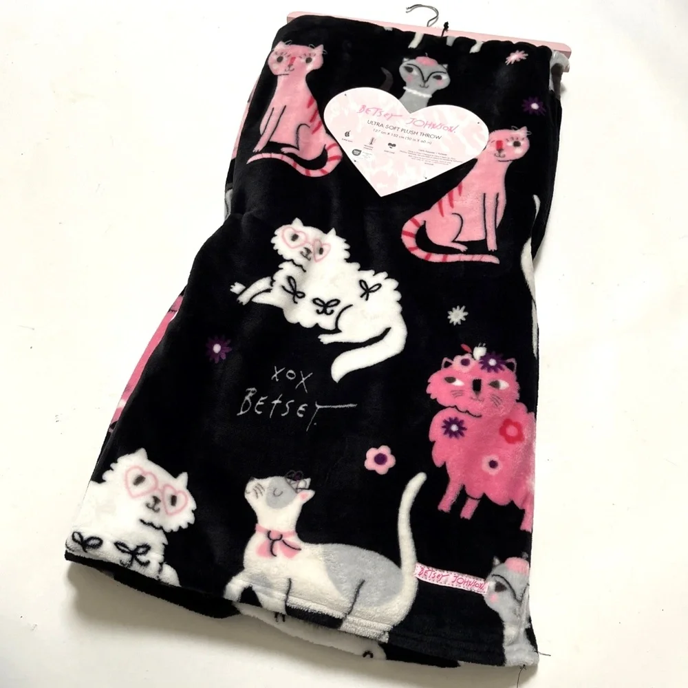 NWT Betsey Johnson Plush Throw Blanket Pink Black Cats 50x60 Ultra Soft Cozy - Picture 3 of 6